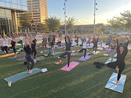 Outdoor YOGA at the boro  primärbild