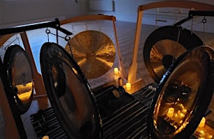 Image principale de Deep relaxation soundbath session in an inspiring retreat location.