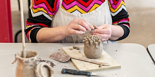 Immagine principale di Children's Clay Workshop - Pottery Pinecones 