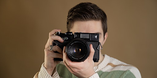 Imagem principal de Get a Professional Headshot at Outline's Studio Open Day