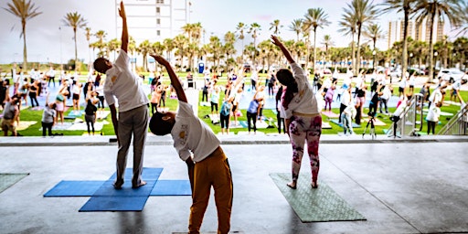 Imagem principal do evento International Yoga Day Celebration & Free Community Yoga @ Jax Beach