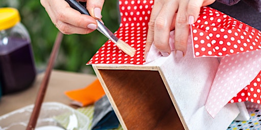 Imagem principal de Mums Meet and Make : Baby's First Memory Boxes