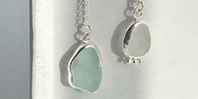 Imagem principal do evento Saturday Jewellery Making: Silver Seaglass Pendant with Zoe Leavy