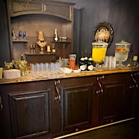 Image principale de LMLGC April 2 Event: Glow & Grow Summer Skincare Soiree at The Parlor!