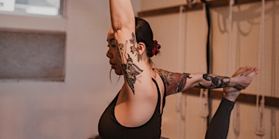Imagem principal de R&B Yoga with Ivy