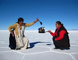 VIP 3 DAYS IN THE UYUNI SALT FLAT AND COLORED LAGOONS AND CHILE