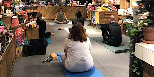 Yoga with Mona - Lush Rotterdam  primärbild