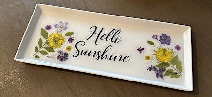Primaire afbeelding van Pressed Flower & Resin Charcuterie Tray Paint & Sip Art Class Wadsworth