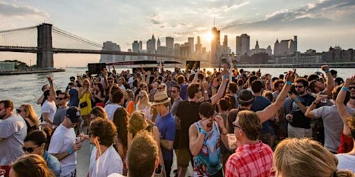 Immagine principale di New York Reggaeton Sunset Yacht Party Cruise Pier 36 only 10$ 