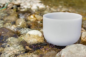 Image principale de Crystal Singing Bowl Sound Healing