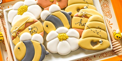 Imagem principal do evento Confections by Charlee - Oh honey, I'm Comb! cookie decorating class
