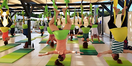 Immagine principale di Aerial Yoga Workshop for Advanced in english 