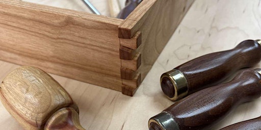 Immagine principale di A Labor of Dove: Hand Cut Dovetail Joints 