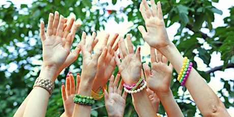 Hauptbild für School Holiday Fun: Friendship Bracelet Making (ages 13+)