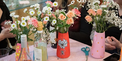 Imagen principal de Boozy Brushes X Fleur de Mer Flower Bar  & Boutique | Sip & Paint Flower Vases & Bouquet Making