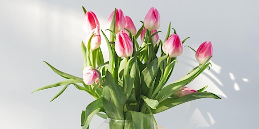 Imagem principal do evento Grocery Store Glamorous - Floral Arranging Class