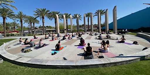 Primaire afbeelding van Plants and Pilates in the Amphitheater | lululemon Arrowhead Towne Center