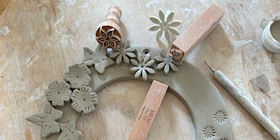 Image principale de Ceramic Spring Wreath Making Workshop