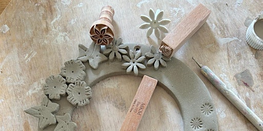 Immagine principale di Ceramic Spring Wreath Making Workshop 