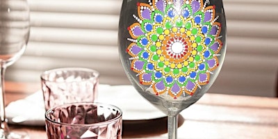 Primaire afbeelding van Dip n Dot Mandala Art on a Wine Glass