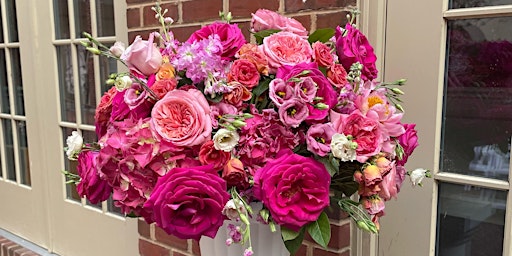 Immagine principale di Flower Arranging Class: All Things Pink 