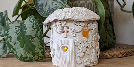 Primaire afbeelding van Fairy tea-light house from air drying clay