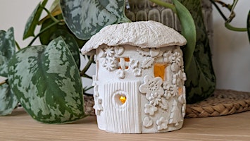Primaire afbeelding van Fairy tea-light house from air drying clay