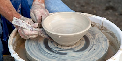 Primaire afbeelding van Intro to Wheel Throwing Class