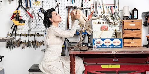 Taxidermy Lab 101 with Allis Markham and Paloma Strong  primärbild