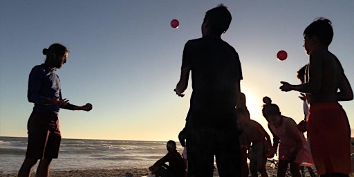 Hauptbild für GRAVITY,  A DANCE AND JUGGLING CELEBRATION OF OUR SOLAR SYSTEM