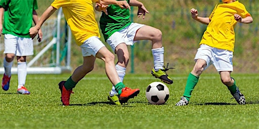 Show your style on the green field - football skills training  primärbild