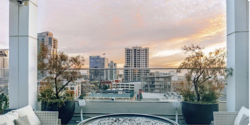 Imagen principal de Rooftop Trivia: Downtown San Diego