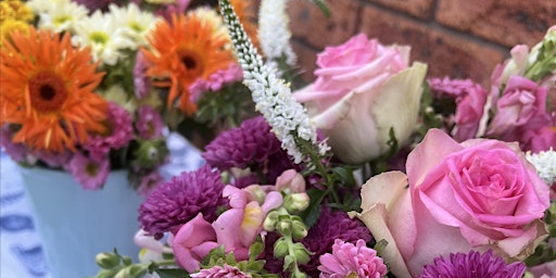 Imagem principal de Mother's Day Fresh Flower Vase Workshop