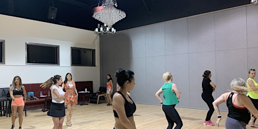 Ladies only dance class join a fun class where you will learn style, grace  primärbild