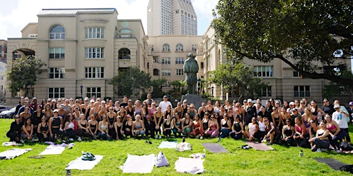 Primaire afbeelding van Stay Fit Downtown - Yoga in the Park