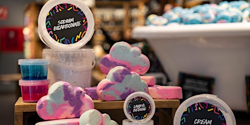 Immagine principale di Planes en Madrid: Crea tu propia Burbuja de baño en Lush Plenilunio 