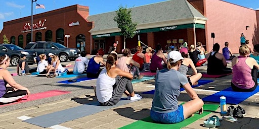 Imagem principal do evento Free Morning Yoga at Schnucks (Crestwood)