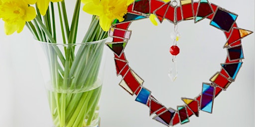 Imagem principal do evento Stained Glass Confetti Heart Class