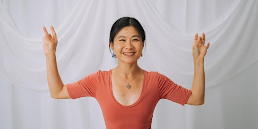 Spring Hatha Yoga Workshop: Strengthening led by Julie Lin  primärbild