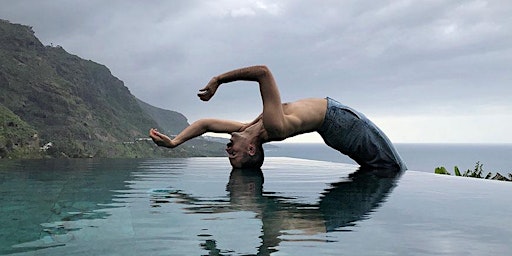 Imagem principal de Javier Arozena dances at the Former Residence