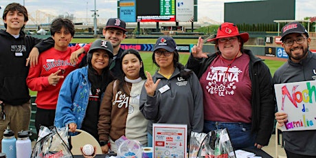 Noche de Familia y Amigos at Baseball primary image