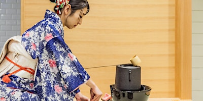 Cérémonie du thé en Kimono / Tea ceremony in Kimono primary image