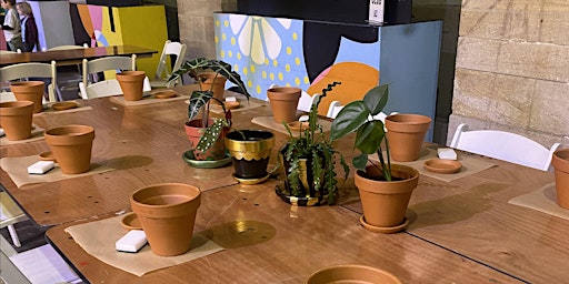 Plantpot Decorating Workshop with gold leaf  primärbild