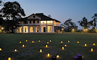 Image principale de Relaxing Hatha Yoga Class at the Botanic Garden with magical candlelights