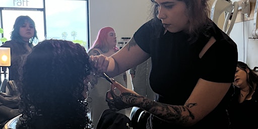 Imagen principal de Curls Unleashed Cutting Class