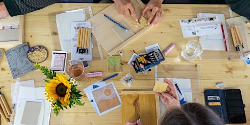 Hauptbild für Outdoor Workshop "Stempel schnitzen und auf verschiedene Medien drucken"