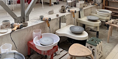Immagine principale di Ceramics, wheel throwing and marbling workshop . Create lates festival 