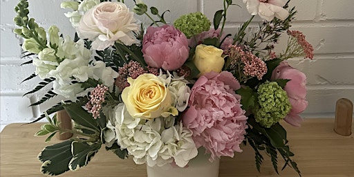 Imagem principal de Mother's Day Flower Workshop for 2 (you and mum)