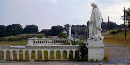 Image principale de Palace, people, place