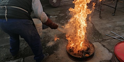 Cerámica y fuego- Raku:Libera tu creatividad con esta experiencia práctica primary image